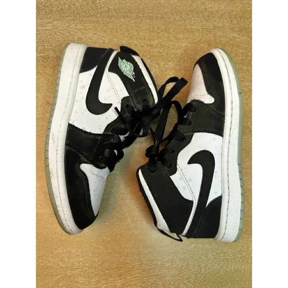 Nike jordan mid
